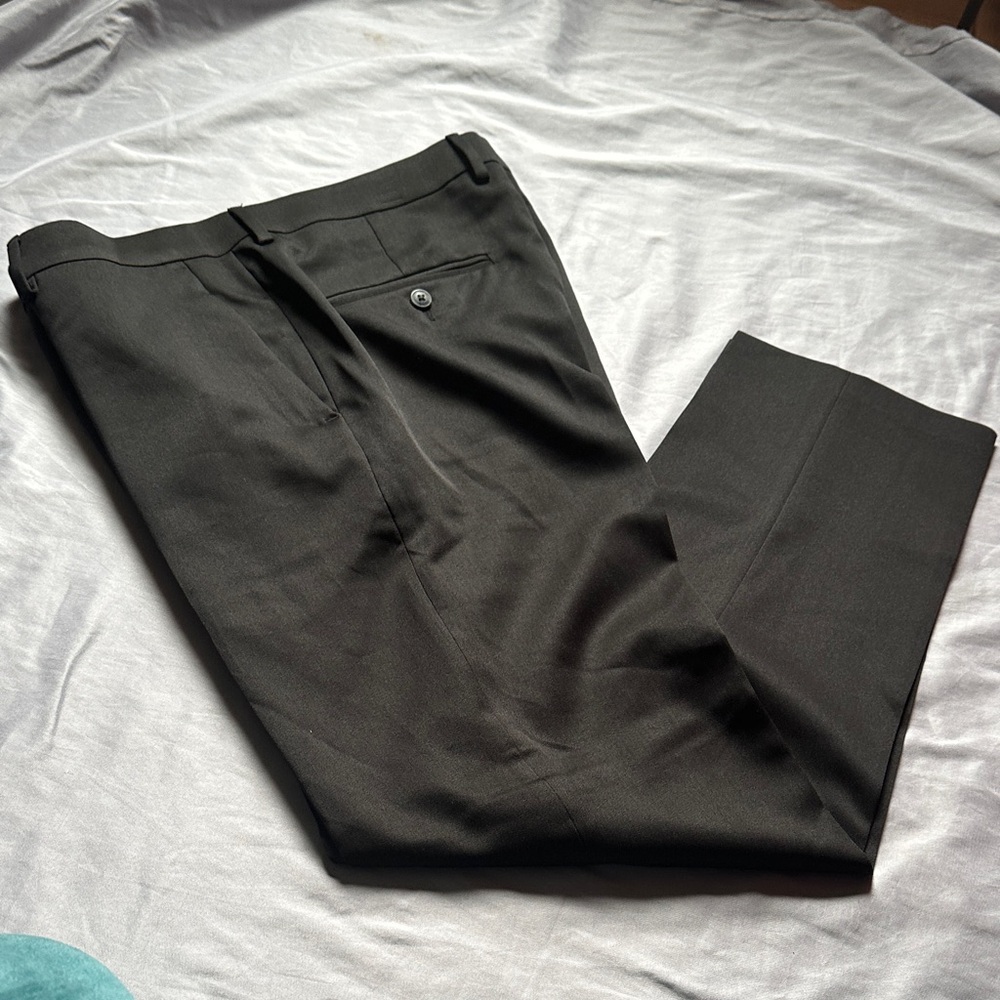 Haggar Flex Series Slim Fit Dress Pants in Black - Picture 5 of 6